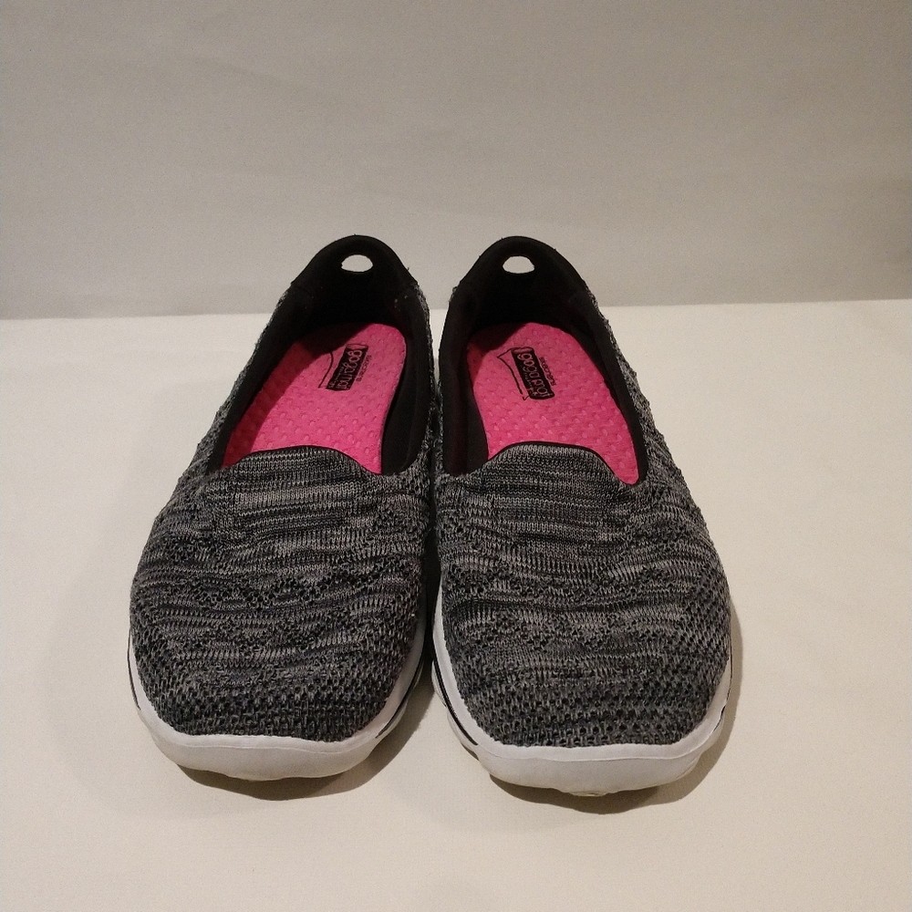 Skechers Ladies Go Walk shoes Slip on GoGa Mat